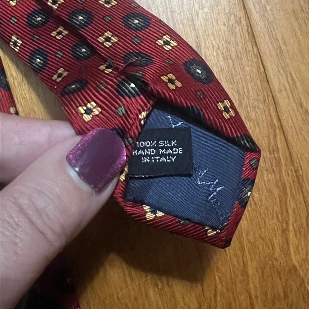 Barneys New York 100% Silk Red Geometric Men's Tie Handmade in Italy - Picture 5 of 5